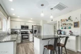 Photo #3: 6237988 Listing