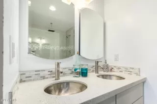 Photo #6: 6237988 Listing