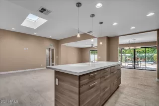 Photo #6: 6238210 Listing