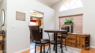 Photo #5: 6239207 Listing