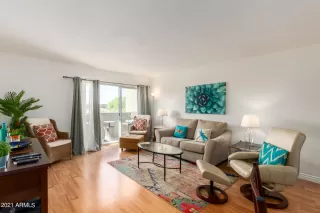 Photo #4: 6239448 Listing