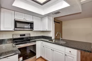 Photo #5: 6240268 Listing