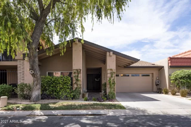 MLS: 6240325 Condo For Sale