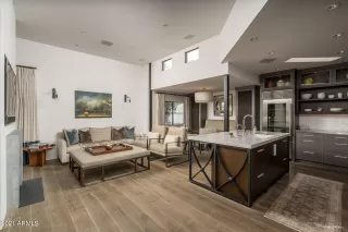 Photo #6: 6240740 Listing