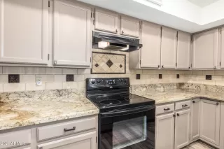 Photo #5: 6240884 Listing