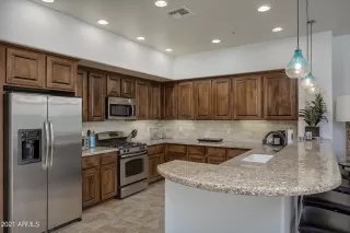 Photo #5: 6241883 Listing