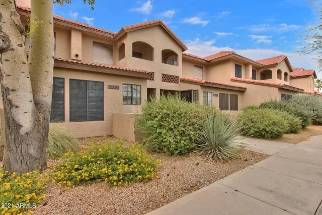 MLS: 6242708 Condo For Sale