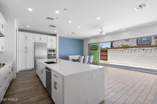 MLS: 6243013 Condo For Sale