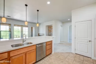 Photo #5: 6244127 Listing