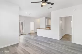 Photo #5: 6244206 Listing