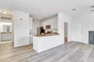 Photo #6: 6244206 Listing