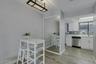 Photo #5: 6244218 Listing