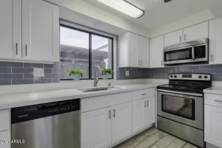 Photo #6: 6244218 Listing