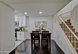 Photo #5: 6244402 Listing
