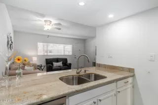 Photo #5: 6244423 Listing