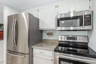 Photo #6: 6244423 Listing