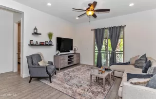 Photo #5: 6244924 Listing