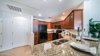 Photo #5: 6248145 Listing