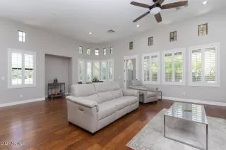 Photo #4: 6250109 Listing