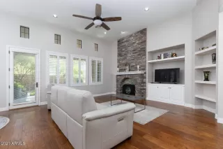 Photo #5: 6250109 Listing
