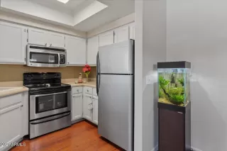 Photo #6: 6250959 Listing 