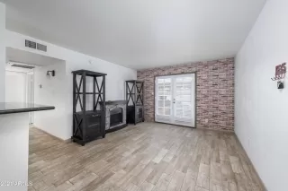 Photo #3: 6253506 Listing