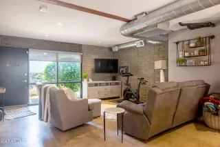 Photo #4: 6253615 Listing