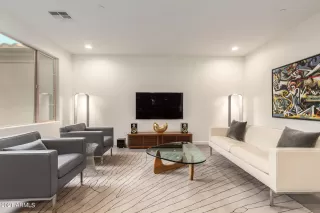 Photo #5: 6256137 Listing