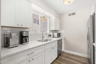 Photo #4: 6257766 Listing