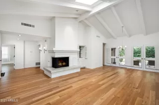 Photo #4: 6259879 Listing