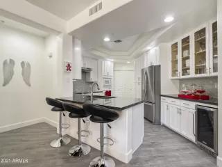 Photo #6: 6263293 Listing