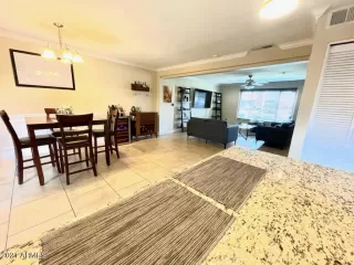 Photo #6: 6263987 Listing