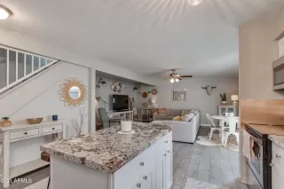 Photo #5: 6264276 Listing