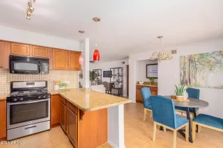 Photo #5: 6272600 Listing