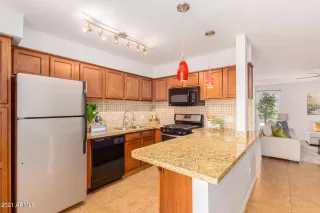 Photo #6: 6272600 Listing