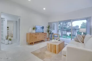 Photo #4: 6274229 Listing