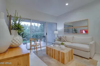 Photo #5: 6274229 Listing