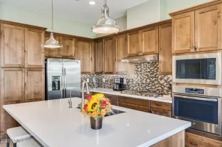 Photo #5: 6275474 Listing