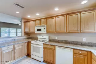 Photo #5: 6276917 Listing