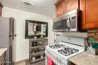 Photo #5: 6279002 Listing