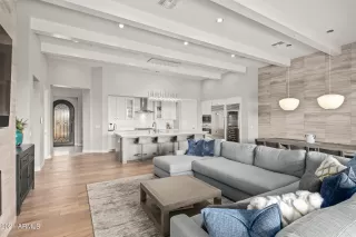 Photo #6: 6283789 Listing