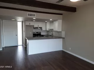 Photo #4: 6284218 Listing