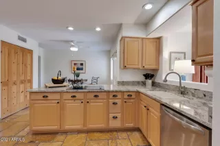 Photo #4: 6288661 Listing