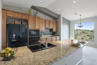 Photo #5: 6290139 Listing