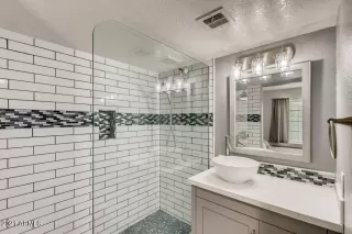 Photo #6: 6294753 Listing