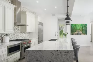 Photo #5: 6295632 Listing 