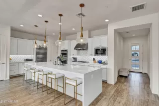 Photo #2: 6296444 Listing