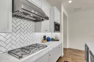 Photo #4: 6296444 Listing