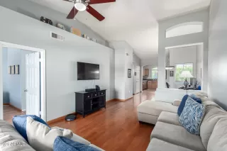 Photo #3: 6297440 Listing