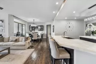 Photo #2: 6298835 Listing